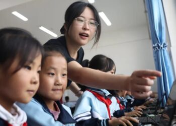 Walmart exec says the U.S. needs to get tougher on training its next generation of workers in AI: ‘Look at China, 5-year-olds are learning DeepSeek’