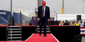 GOP lawmakers join Dems in urgent effort to rein in Trump and halt ‘illegal war’