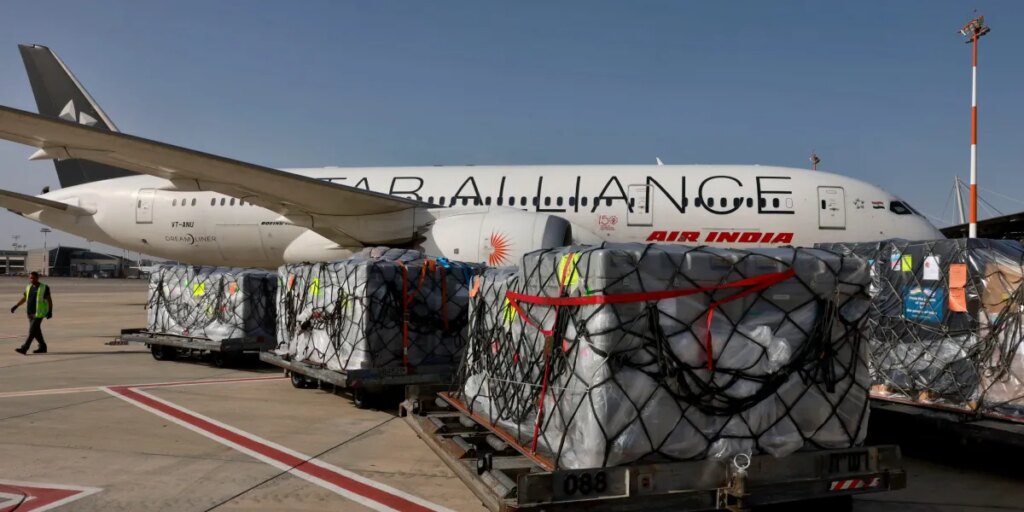 Airspace closed and flights canceled across the Mideast amid U.S.-Israeli attacks on Iran