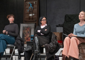 ‘The Dinosaurs’ Review: Sobriety Seekers, Sisters in Obscurity