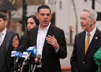 Ex-C.E.O. Says Epstein ‘Conned’ Him, but Democrats Are Skeptical