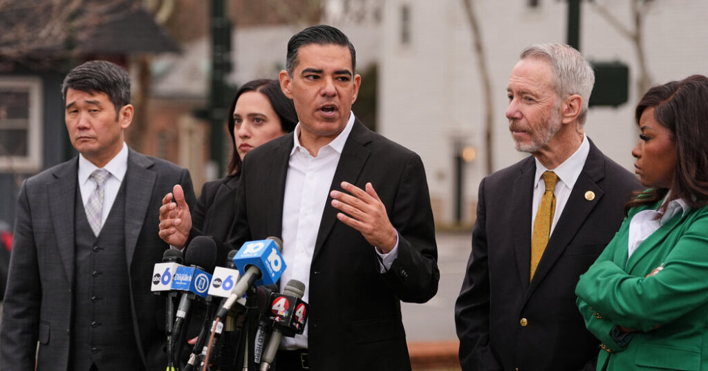 Ex-C.E.O. Says Epstein ‘Conned’ Him, but Democrats Are Skeptical