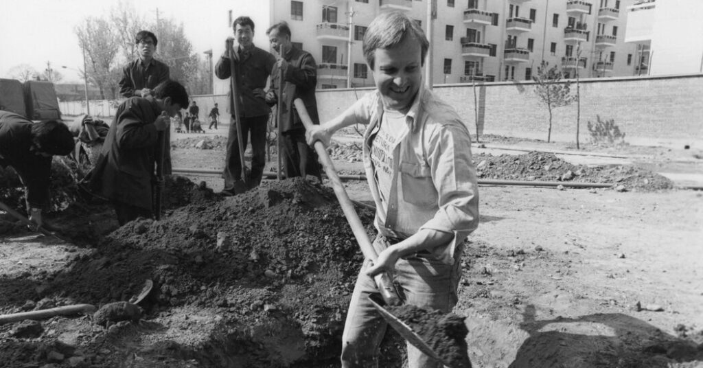 Christopher S. Wren, Times Bureau Chief in Hostile Lands, Dies at 89