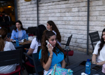 A Ban on Makeup in Syria Has Some Red in the Face