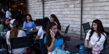 A Ban on Makeup in Syria Has Some Red in the Face