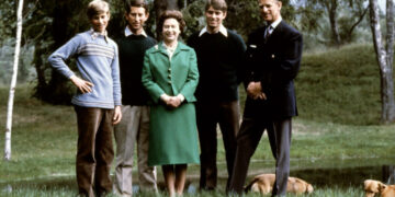 For the Royals, No Playbook Exists for the Arrest of a Former Prince