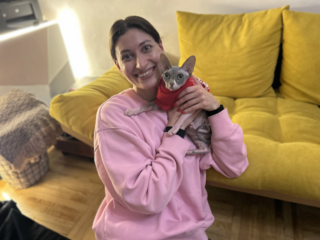 Tetiana Zamrii holding her hairless cat Lola.