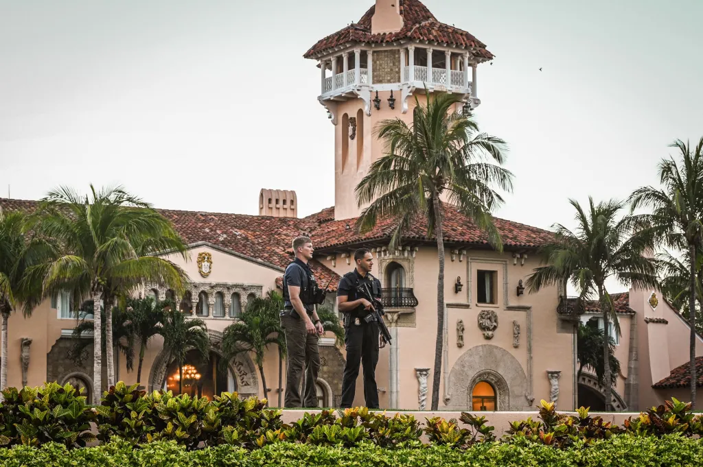 Secret Service agents guarding the Mar-a-Lago home of former President Donald Trump.