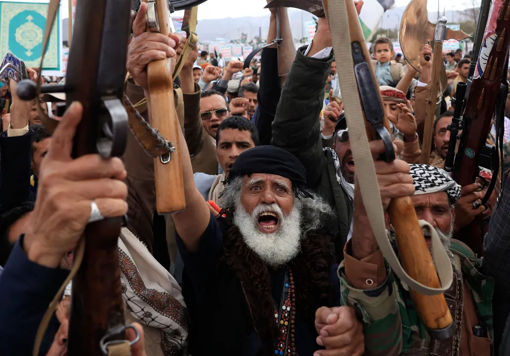 Houthi supporters in Sana'a, Yemen, protest against the US and Israel while holding up weapons.