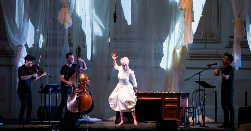 Review: A Pulitzer Winner Imagines Emily Dickinson Anew