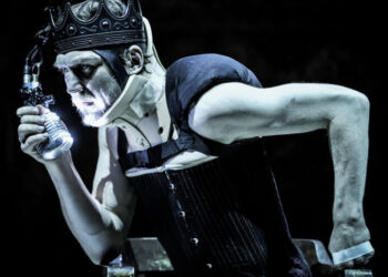 Sword Strikes Playgoer During ‘Richard III’ in Berlin