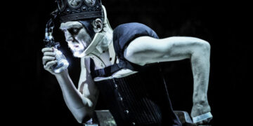 Sword Strikes Playgoer During ‘Richard III’ in Berlin