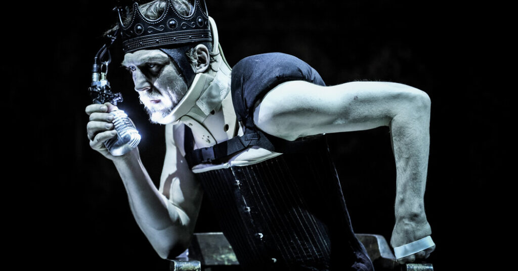 Sword Strikes Playgoer During ‘Richard III’ in Berlin