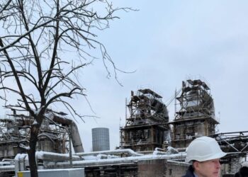 In Ukraine, Senators See War’s Impact and Press for Stronger U.S. Support