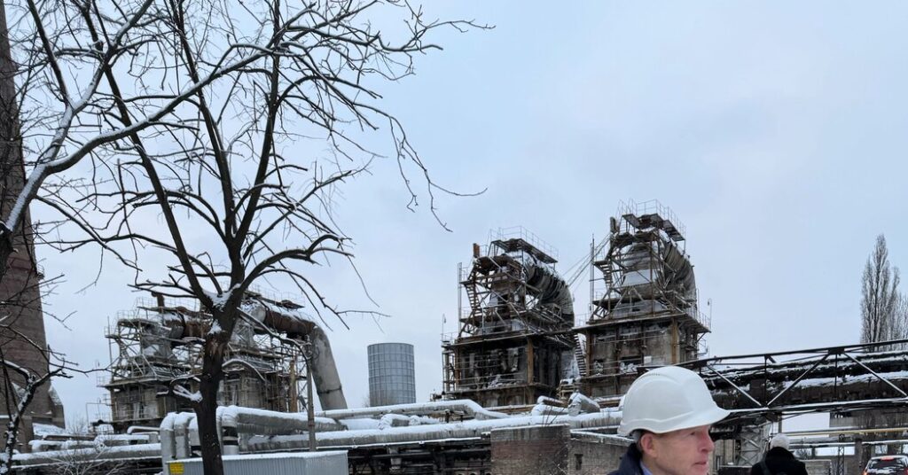 In Ukraine, Senators See War’s Impact and Press for Stronger U.S. Support