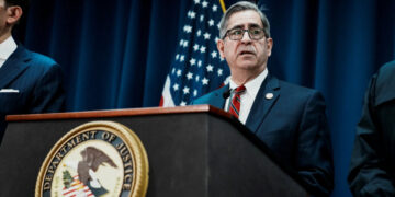 Con Men Posing as Lawyers and Judges Preyed on Immigrants, U.S. Says