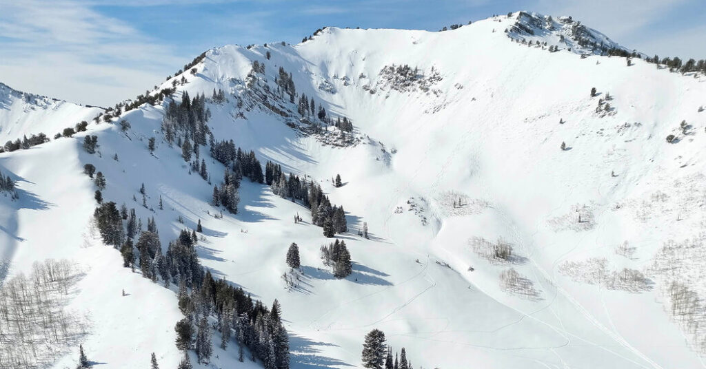 2 Skiers Are Injured After Being Buried in Utah Avalanche