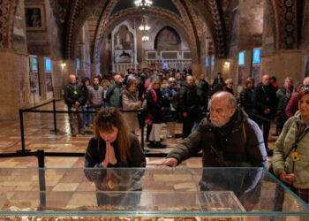 St. Francis’s Remains, Rarely Seen, Go on Display in Assisi
