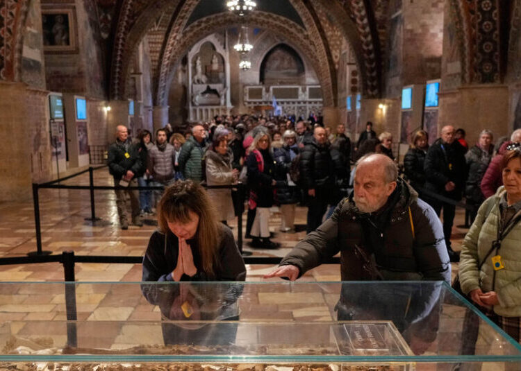 St. Francis’s Remains, Rarely Seen, Go on Display in Assisi