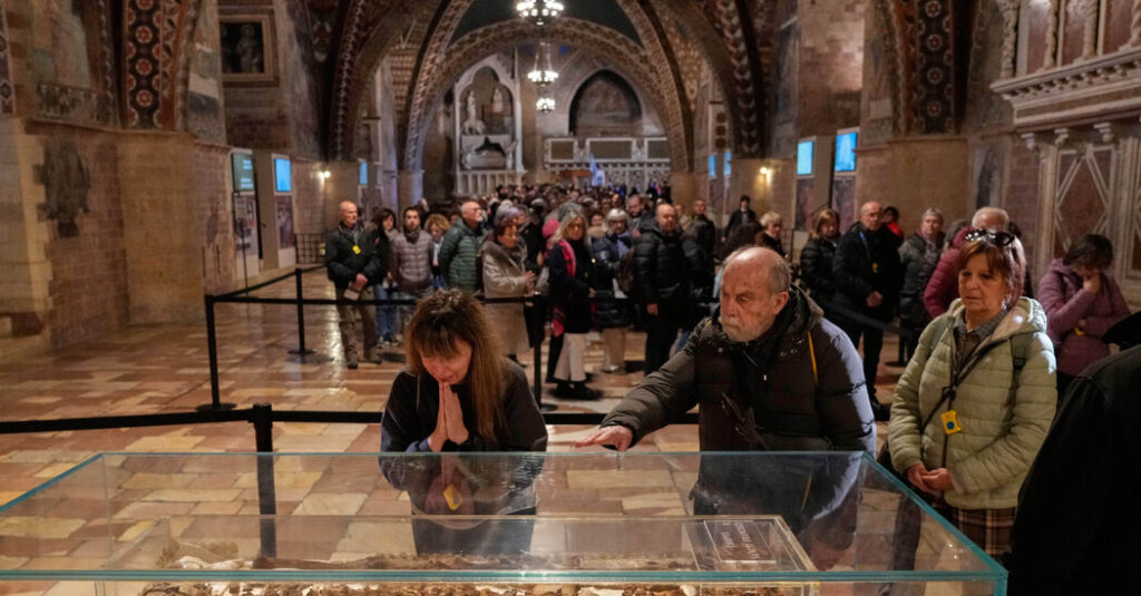 St. Francis’s Remains, Rarely Seen, Go on Display in Assisi