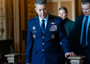 Trump Says Top General Sees Easy Victory if U.S. Attacks Iran