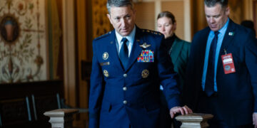 Trump Says Top General Sees Easy Victory if U.S. Attacks Iran