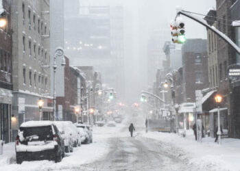 Winter Storm Remains Intense as It Blasts Region With Snow