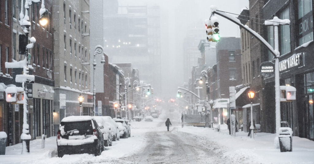 Winter Storm Remains Intense as It Blasts Region With Snow