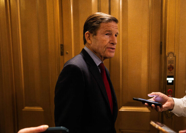 Senate Democrat Opens Inquiry Into Iran Transactions on Binance