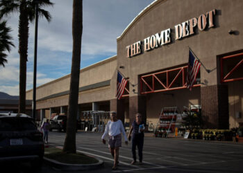 Home Depot Says Homeowners Are Weary From Economic Pressures