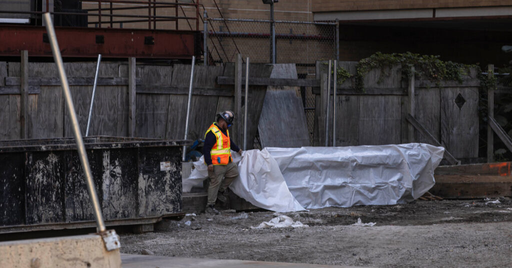 M.T.A. Threatens to Sue Trump Over Delayed 2nd Avenue Subway Funding