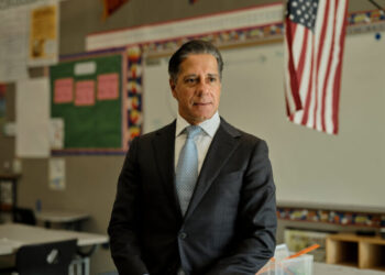 F.B.I. Raids Los Angeles Schools Chief’s Home and District Headquarters