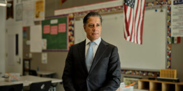 F.B.I. Raids Los Angeles Schools Chief’s Home and District Headquarters