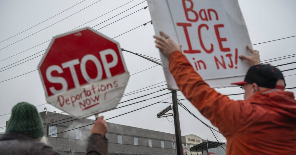 ICE Car Chase Leads to Crash Involving Children, Newark Mayor Says