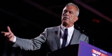 RFK Jr. Shamelessly Sucks Up to Republicans on Rogan’s Show