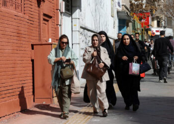 Chaos and Panic Grip Tehran as Airstrikes Shake City