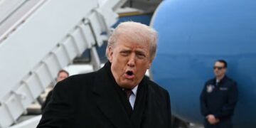 Trump’s Cankles Exposed Trudging Down Air Force One Stairs