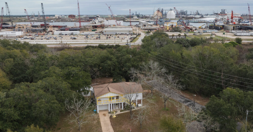 In a Mississippi Bayou, Venezuelan Oil Is Already Big. And Could Get Bigger.