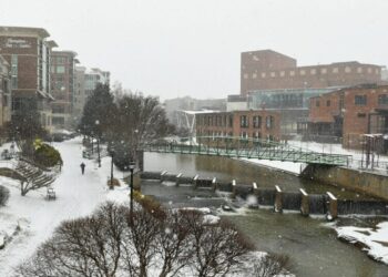 Winter Storm Hits the Carolinas, Bringing Dangerous Ice and Snow
