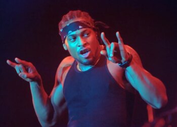 4 R&B Songs for People That Are Hopeless Romantics