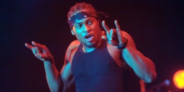 4 R&B Songs for People That Are Hopeless Romantics