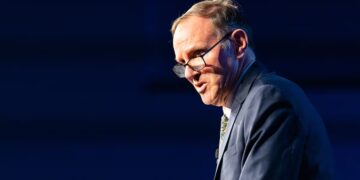 Storied Washington Post Publisher Throws Shade at Bezos for Gutting Newsroom