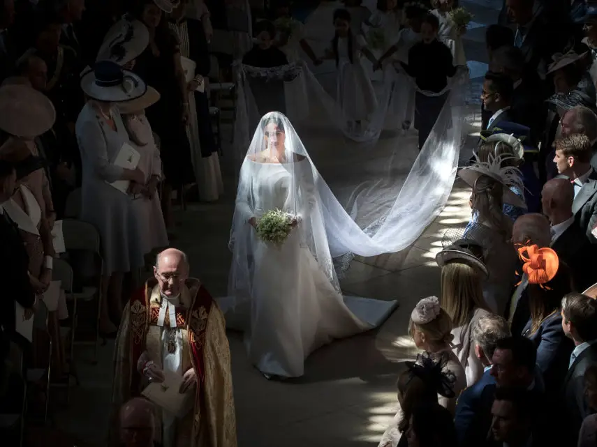 Meghan Markle walks herself down the aisle at her wedding to Prince Harry