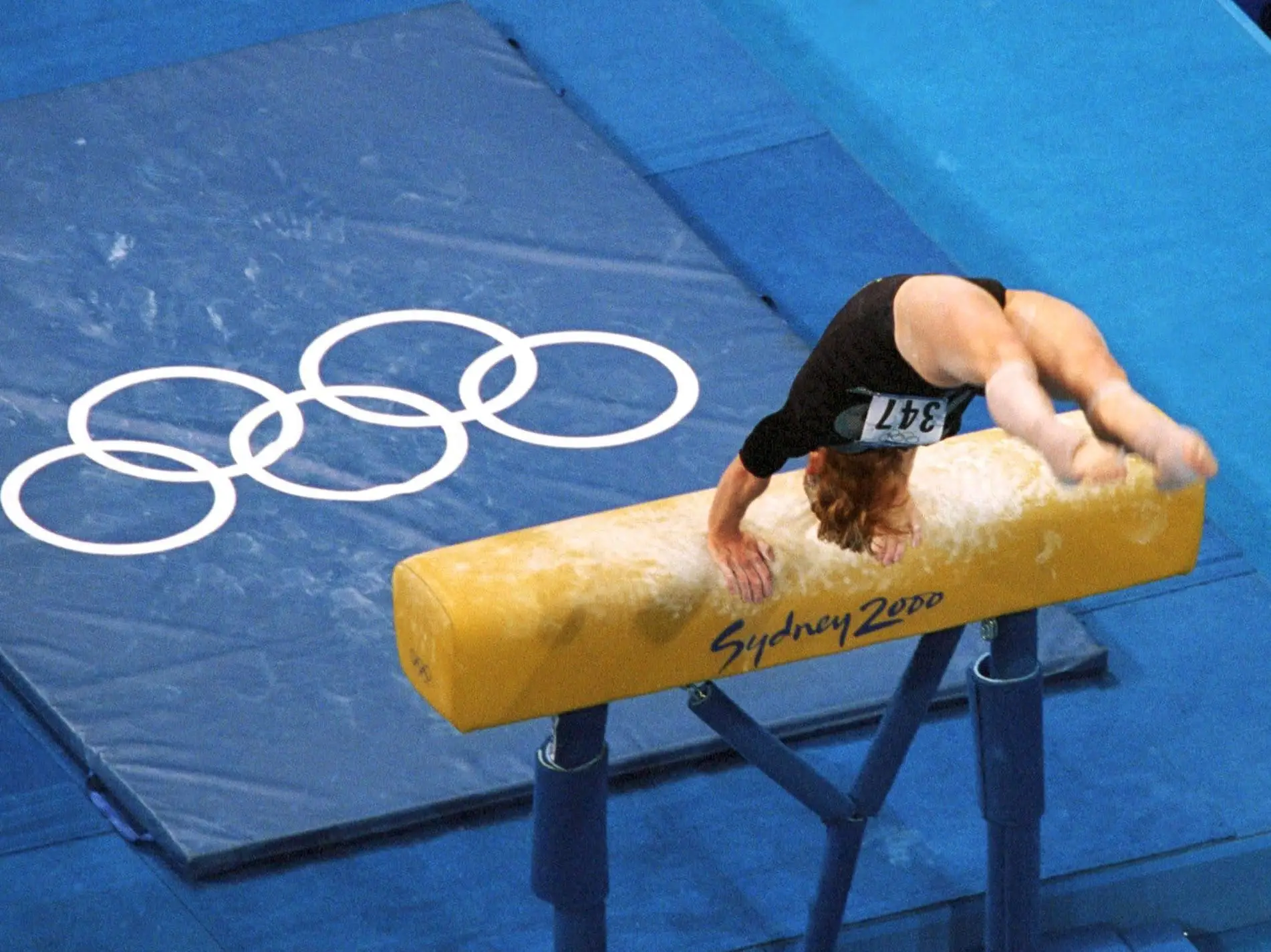 2000 olympic gymnast using the vault