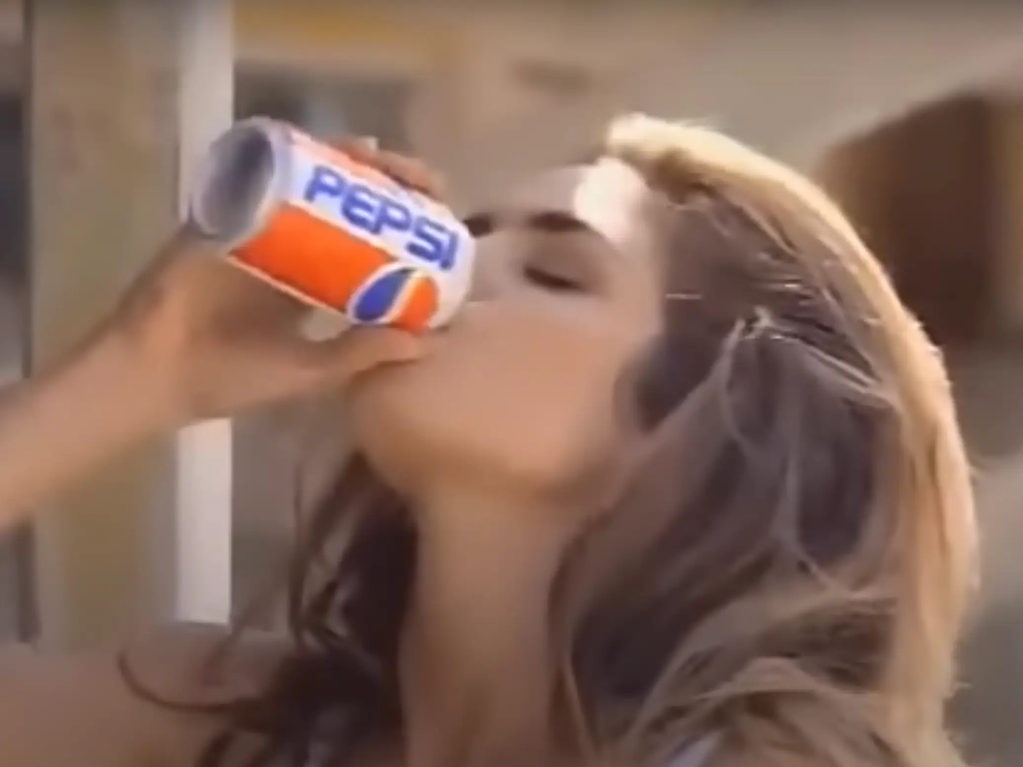 Cindy Crawford drinks a can of Pepsi.