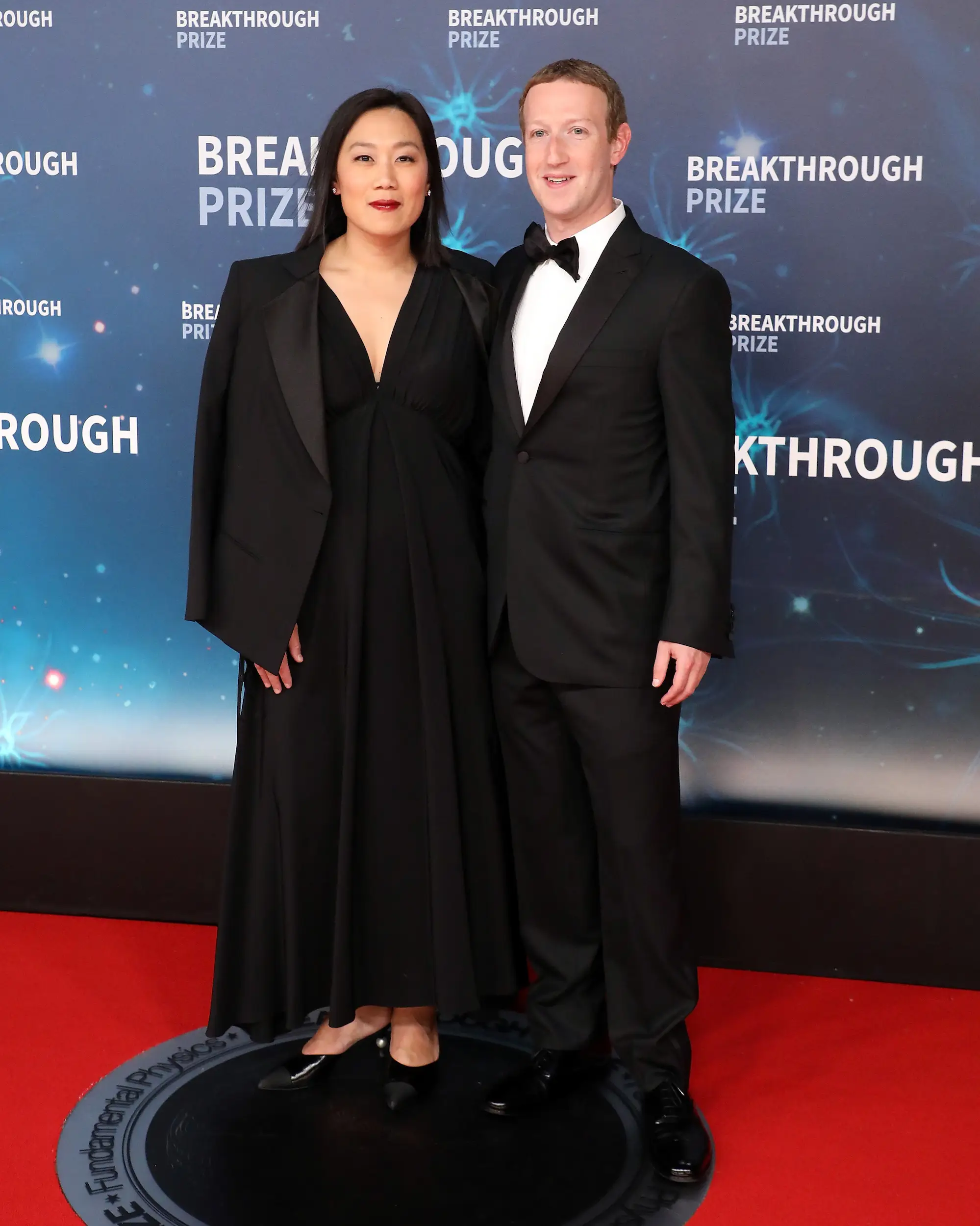 Priscilla Chan and Mark Zuckerberg attend the Breakthrough Prize ceremony in 2019.