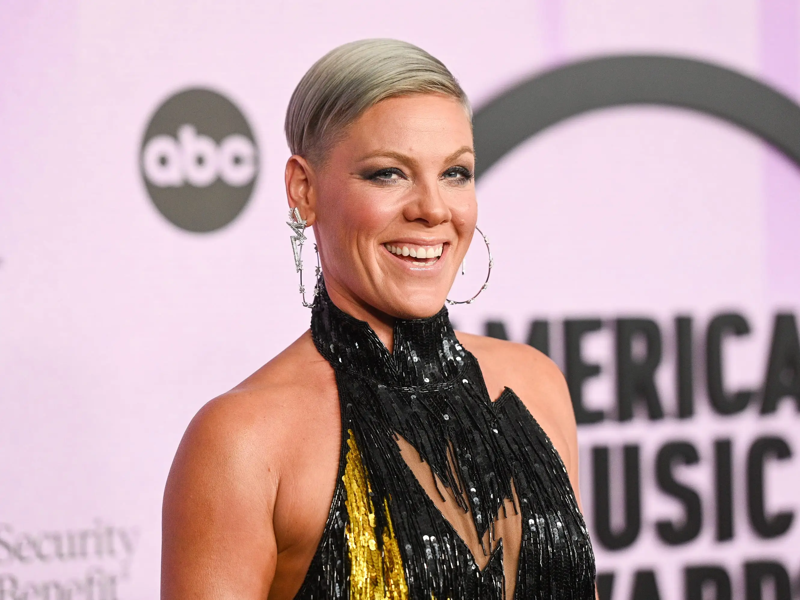P!NK on the AMA red carpet in a black and yellow dress.