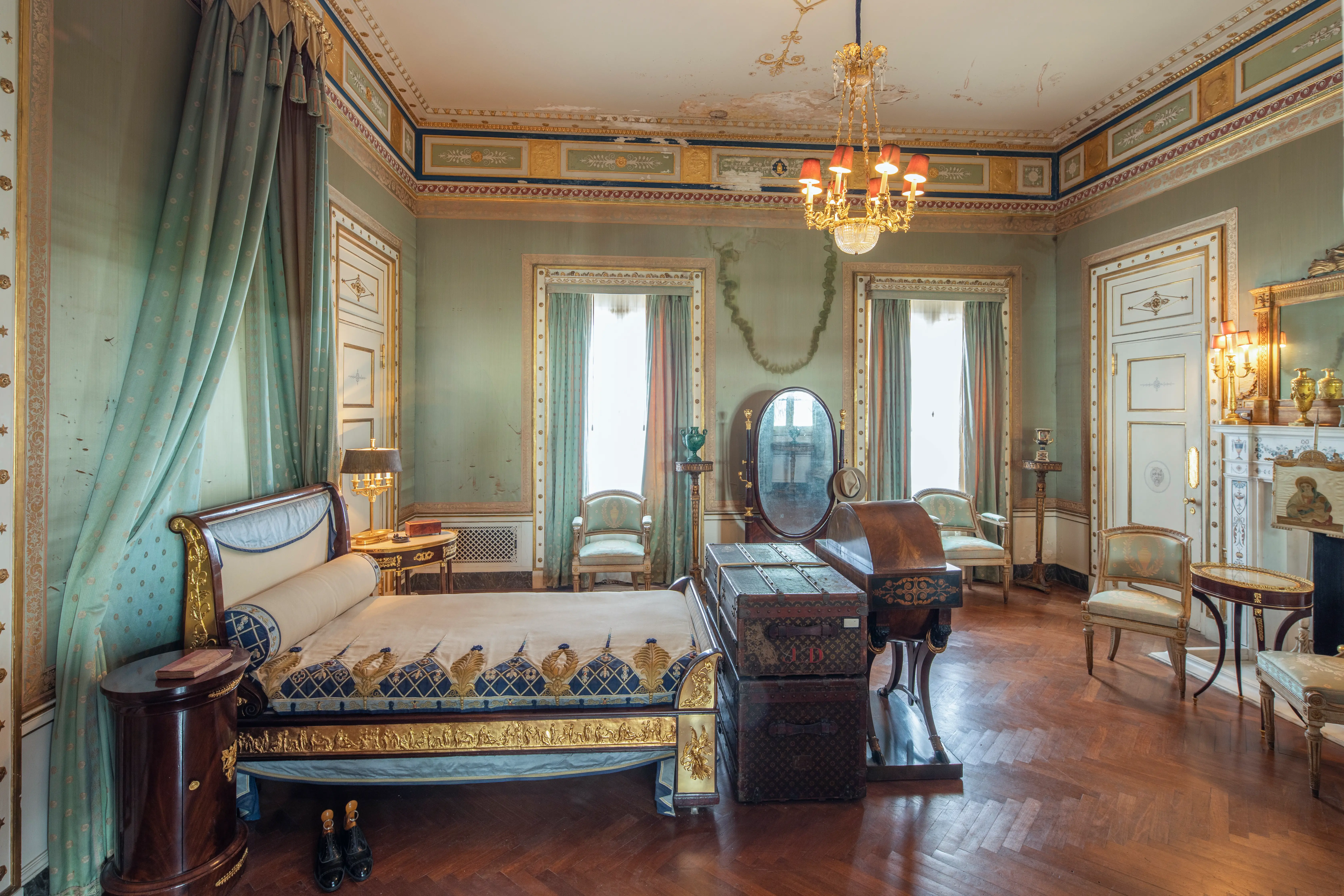 james deering's bedroom at the vizcaya mansion in miami, florida