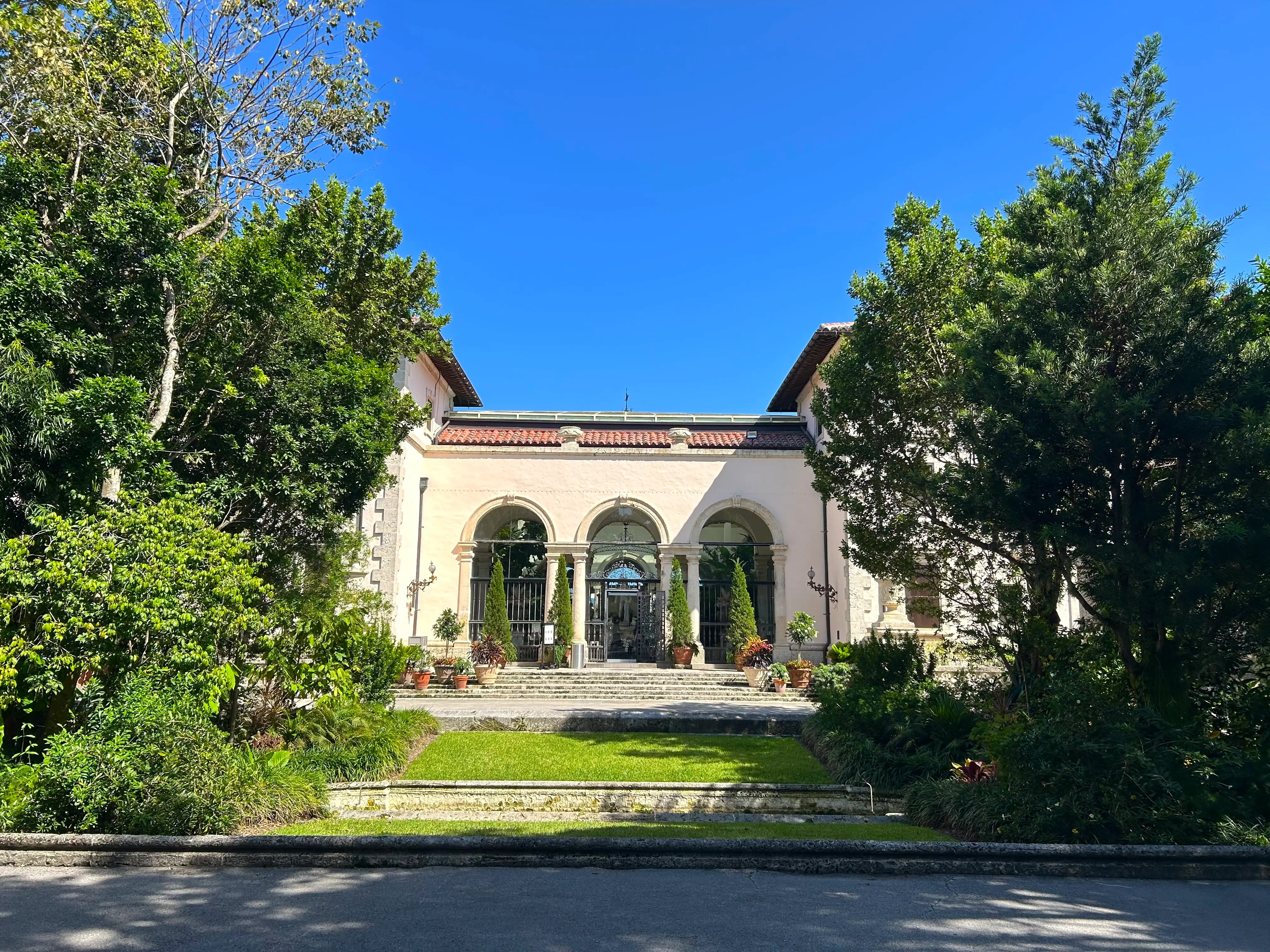 entrance to villa vizcaya