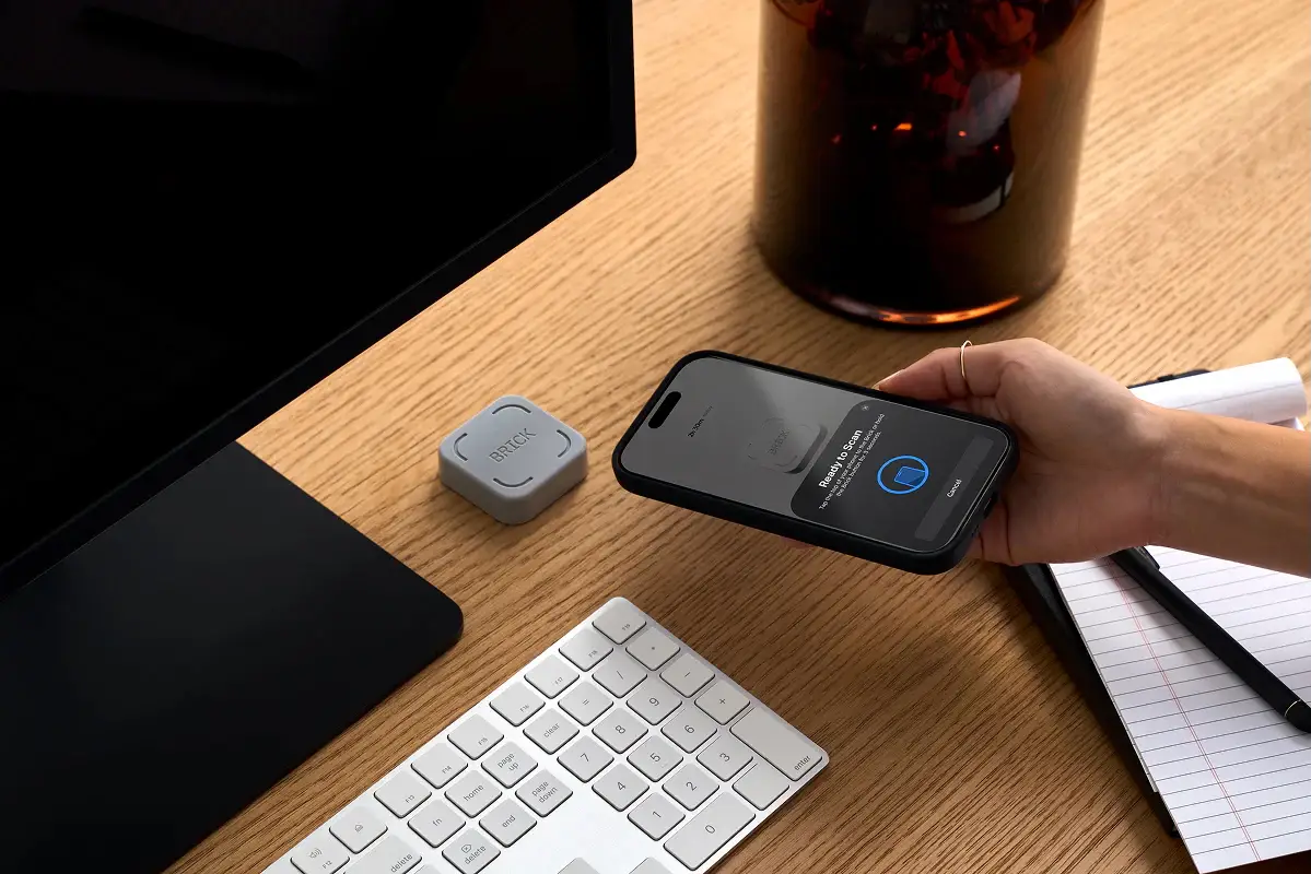 Person using Brick app